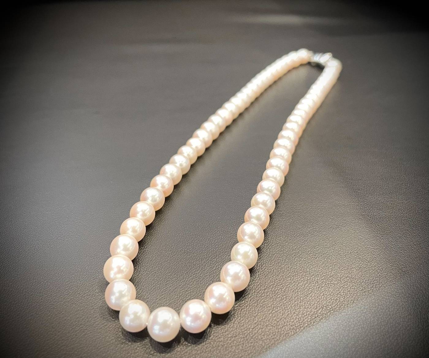 パール　ネックレス　糸替えはどこに頼む？